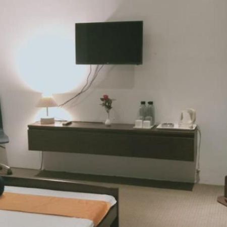Apurba'S Pensione Dispur Guwahati Ngoại thất bức ảnh